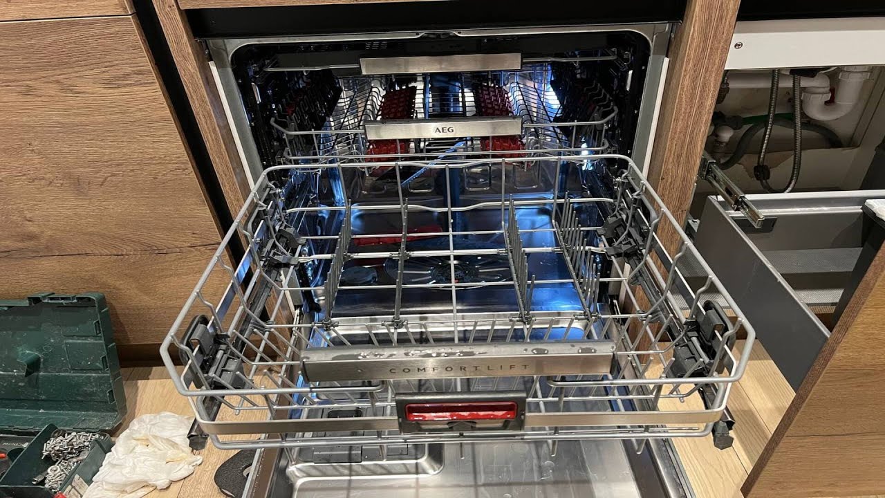 Посудомоечная машина AEG FSR93800P 3 года ошибка i30. Инновационная система ComfortLift.