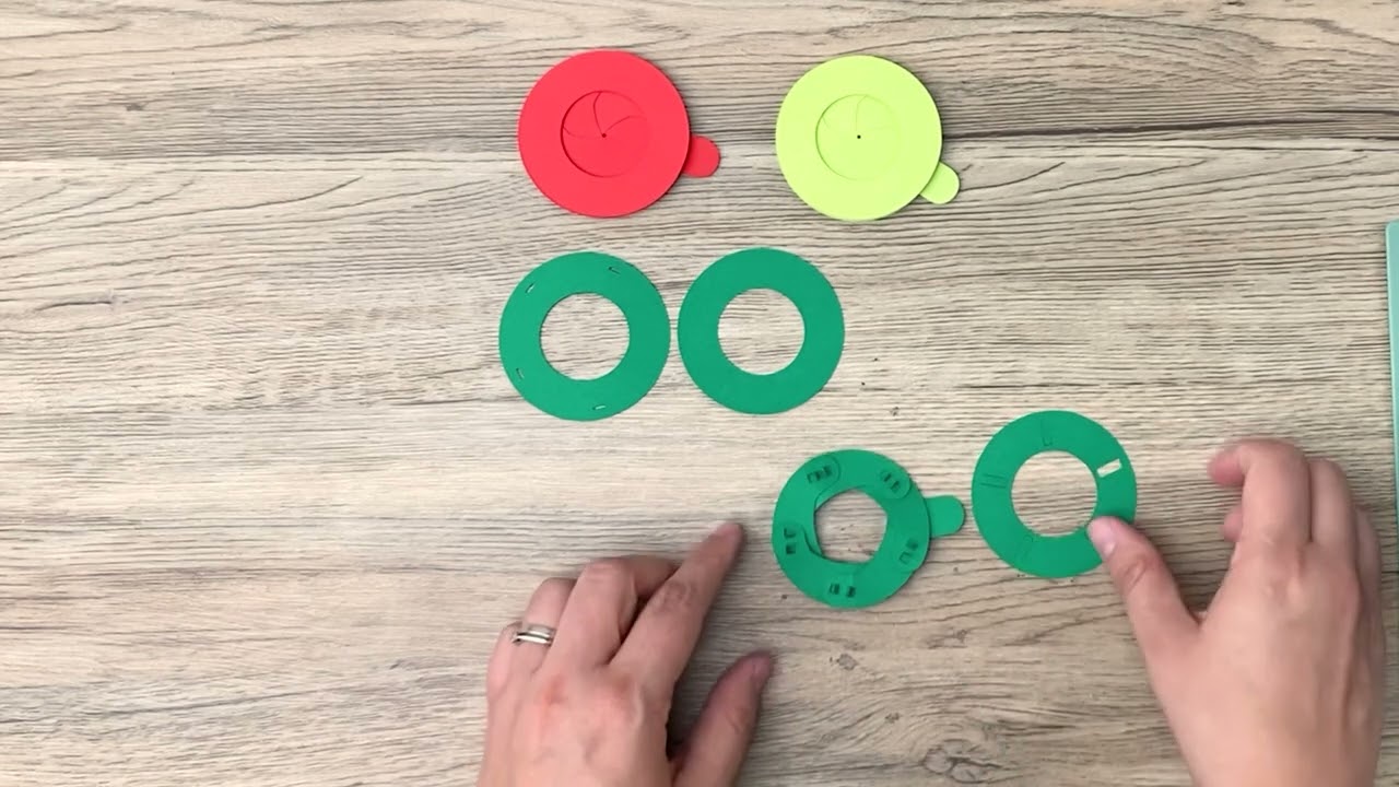 Iris opening mechanism assembly - Candy holder - DIY gift idea - SVG