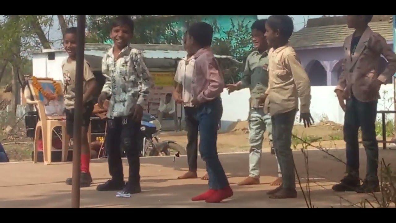 Joba kala me chote bachcho ka dansh