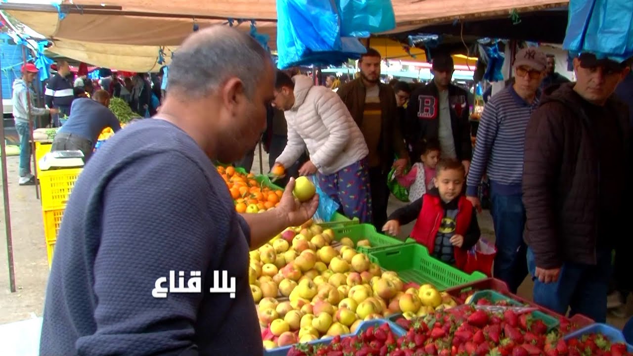 كعبة تفاح ب3000 والكلغ ب11دينار؟؟بانان الاكوادور أرخص من تفاح سبيبة؟ اللي يسمع السوم تضربو الدوخة هه