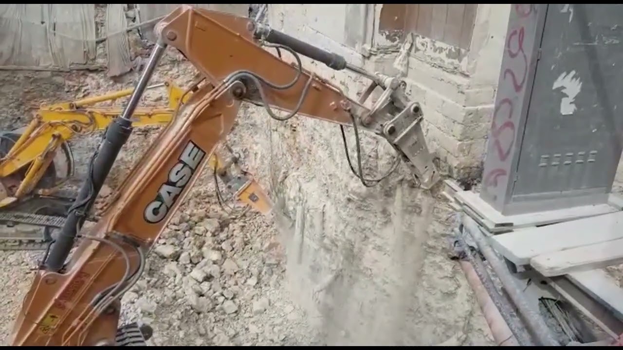 Indeco HP 2500 and HP 1500 - Demolition in Altamura