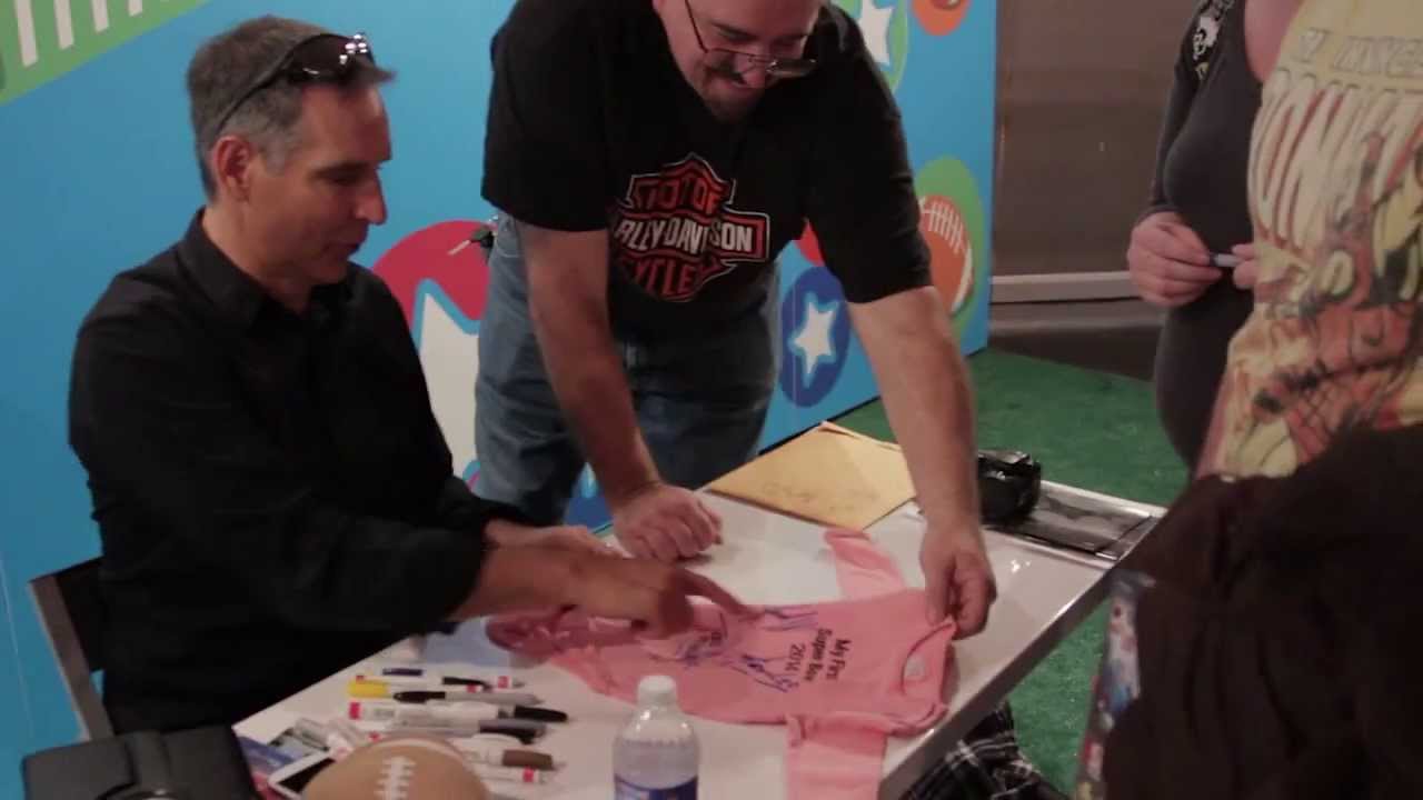 Toys R' Us Signing with Todd McFarlane at Times Square