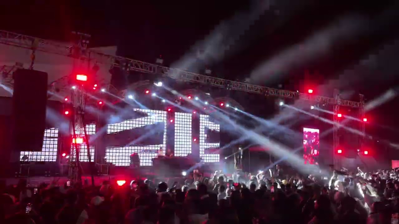 Deepside Deejays make the  stadium a party floor 😋#music