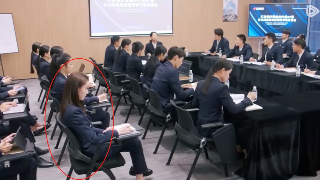 無數精英都解決不了的難題，竟被這個新來的實習生一招解決，總裁忍不住對她產生興趣！ | 舍不得星星 You Are My Lover Friend#大陸電影#愛情電影#職場電影