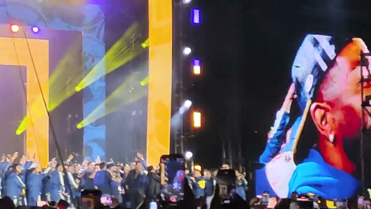 club América, cantando con banda MS 💛