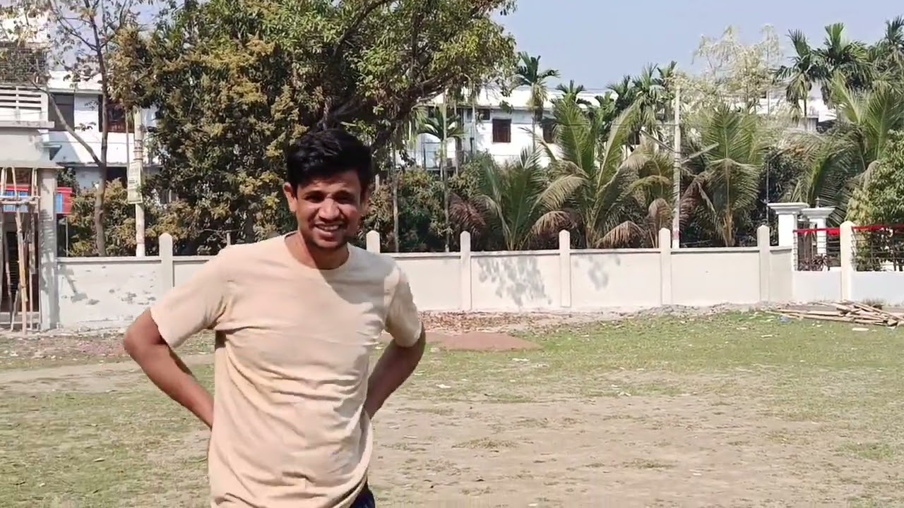 ছুটির দিনে পিকনিক তাই একটু ক্রিকেট খেলা চলতাছে 
