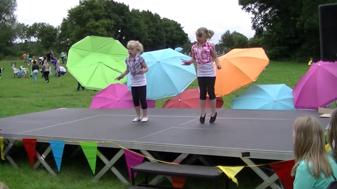 Nova en Romée dansen op 