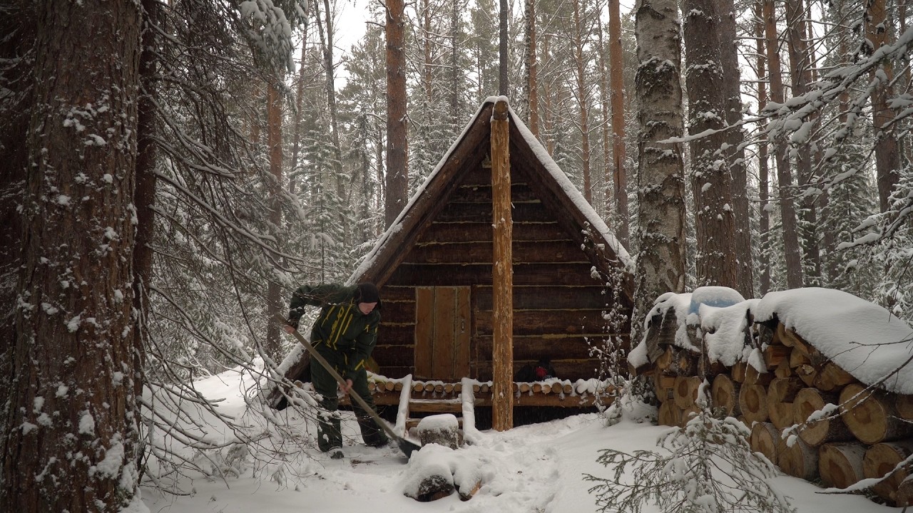 SHELTER FROM SNOWFALL AND FROST IN A COZY LOG CABIN. SURVIVE A NIGHT IN THE WILDERNESS.