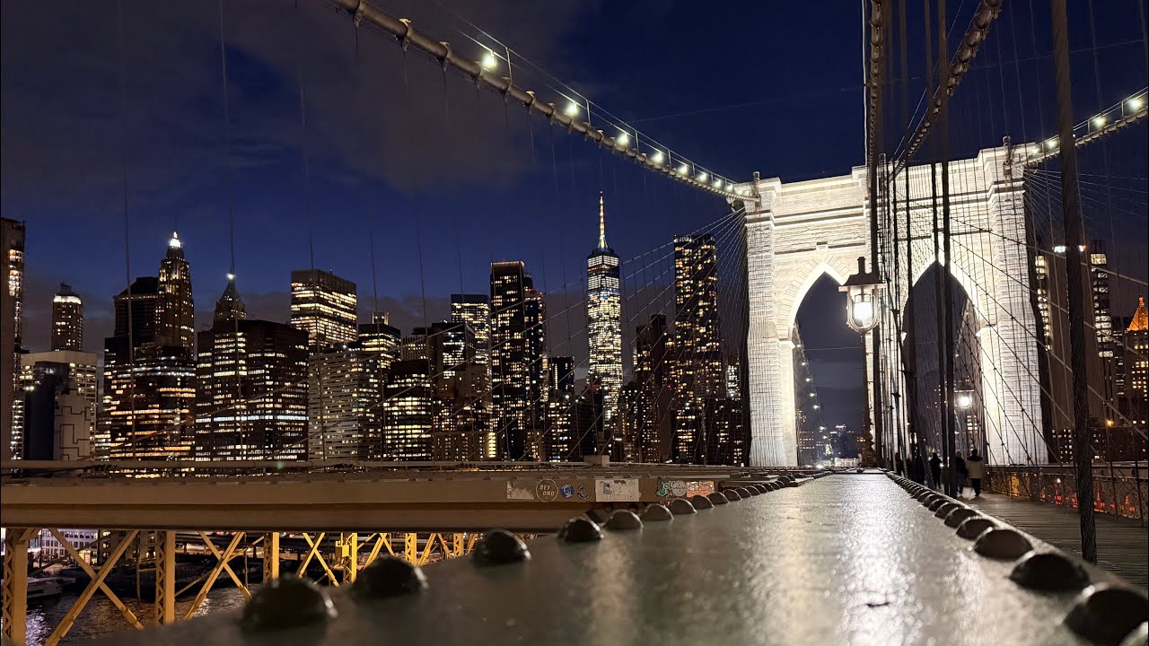 Walk over iconic #brooklynbridge #nyc 