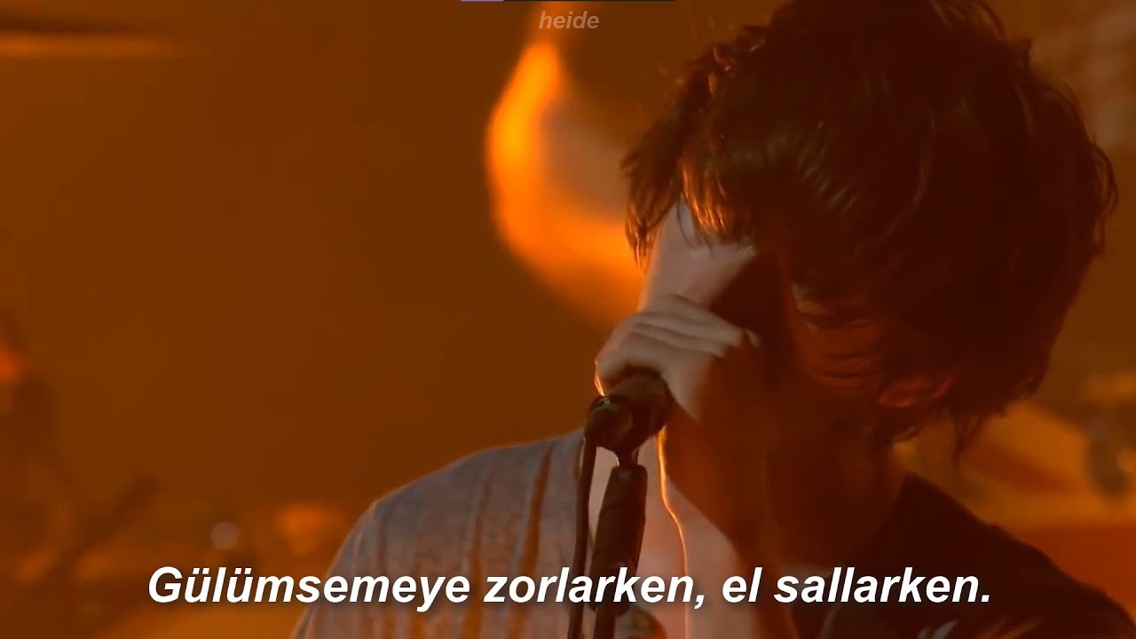 arctic monkeys - do me a favour (türkçe çeviri) | canlı