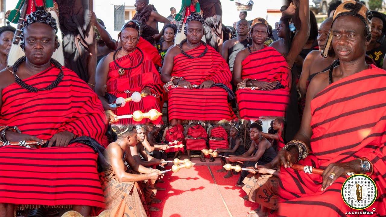 Beautiful Arrival🔥of Nananom Jachiehene, Abɔdɔmhene & Kaasehene arrive for their Uncle's final rites