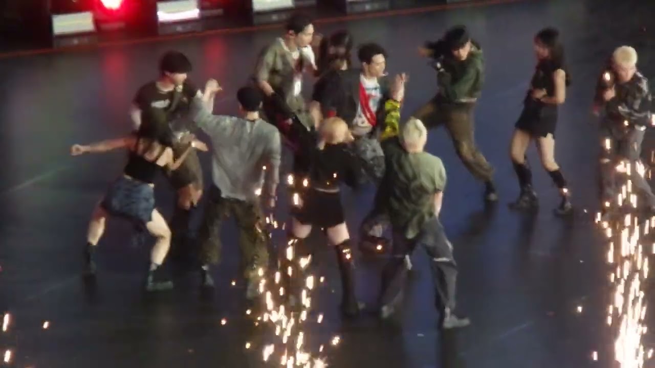 Hard - Shinee (live Madrid)