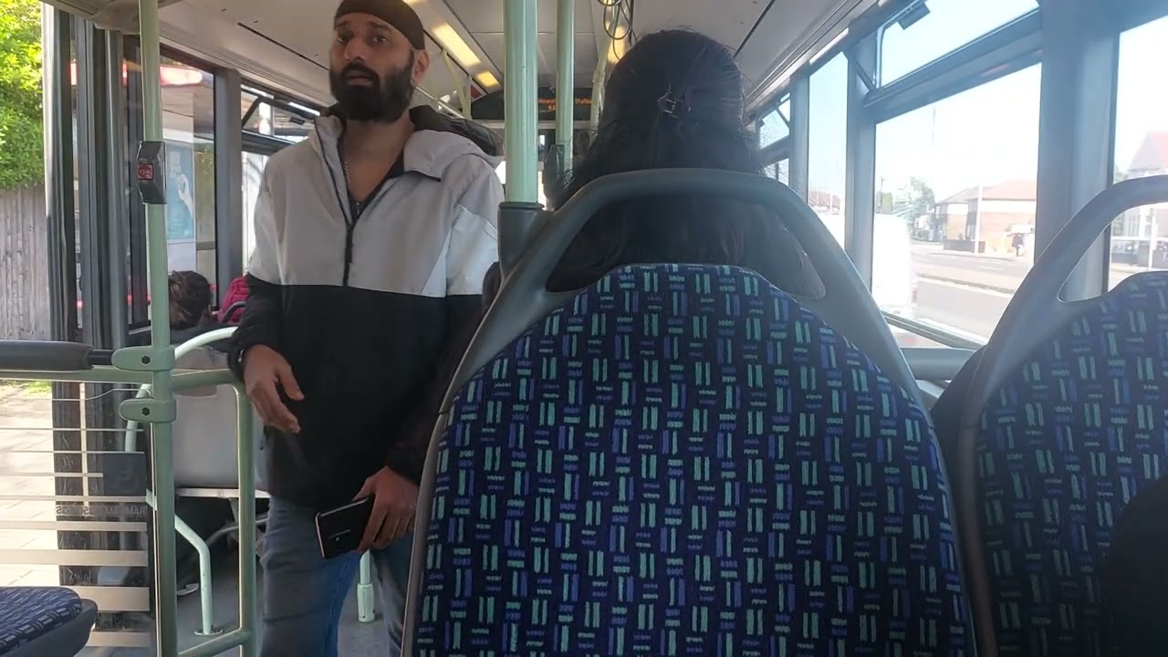 Journey on the route 203 (MCL30302 BD11LWO) Mercedes Benz Citaro O530G 12m London United.