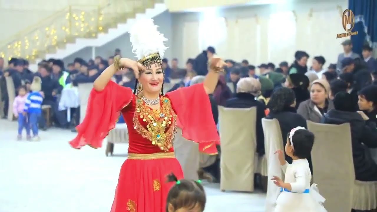 Каримбой Рахмонов Шовотда чиройли кушиклар билан даврага файз киритди.