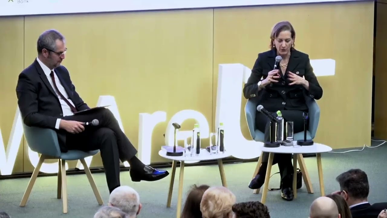 Anne Applebaum @uvtromania  - Why democracies turn against themselves