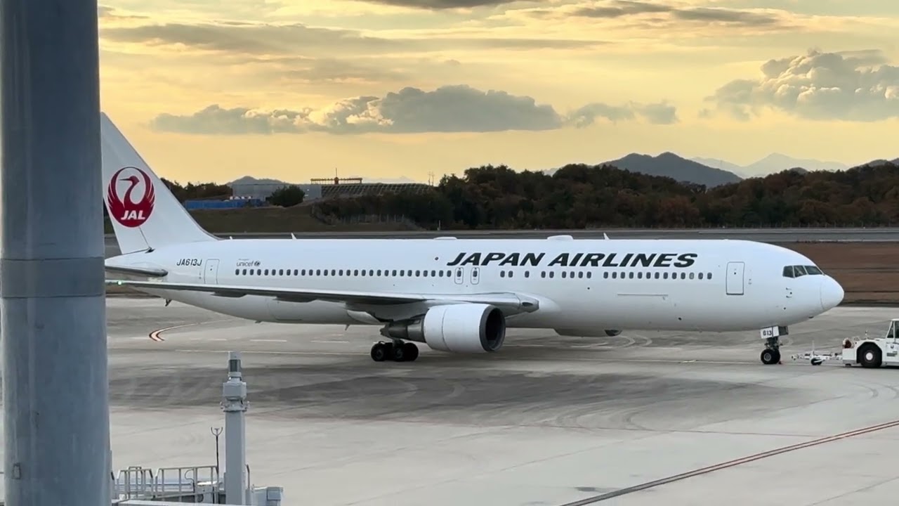 JAL B767-300ER JA613J  広島空港　出発
