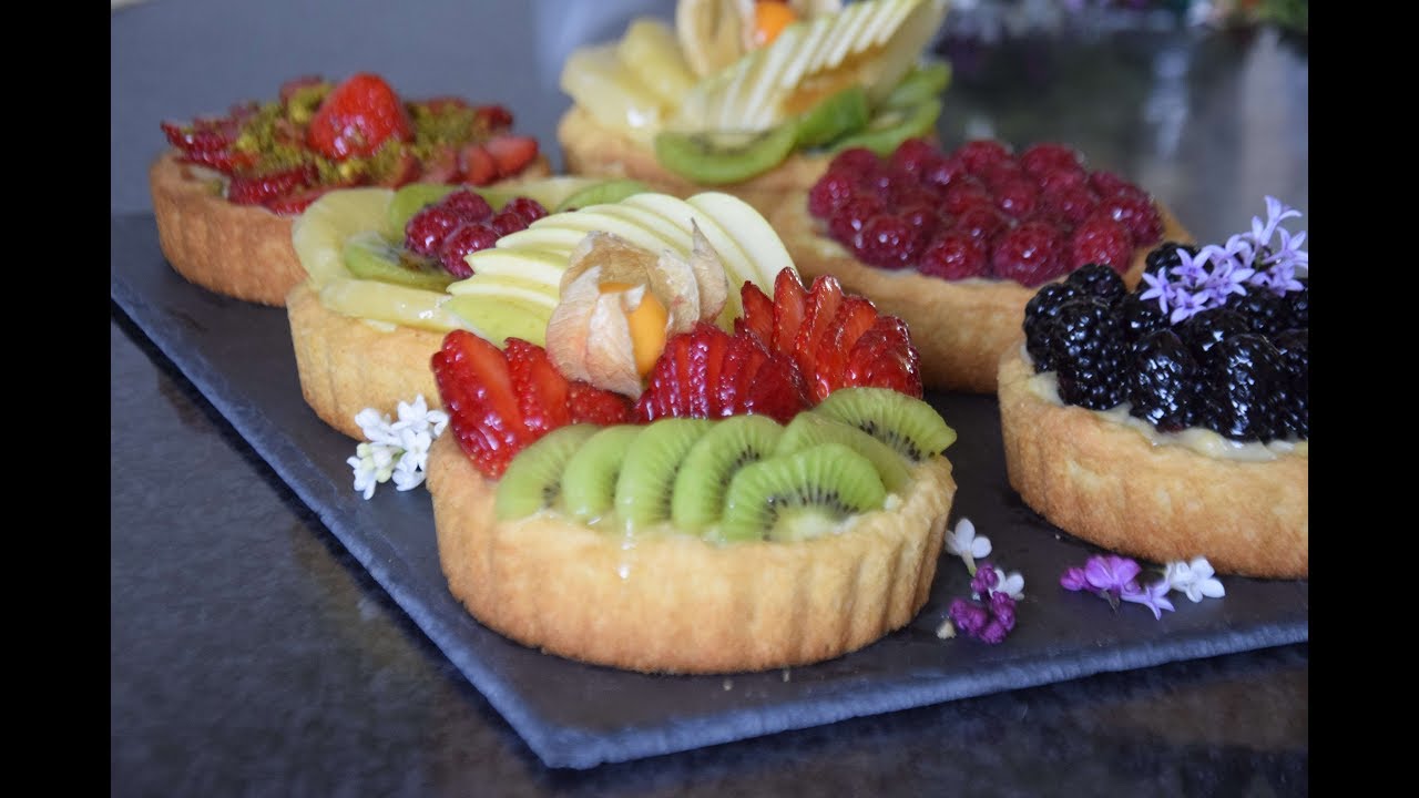 تارت بالفواكه و عجينة البات سابليه رووووعة و الكريم باتيسيير شي نظم   Tarte aux Fruits
