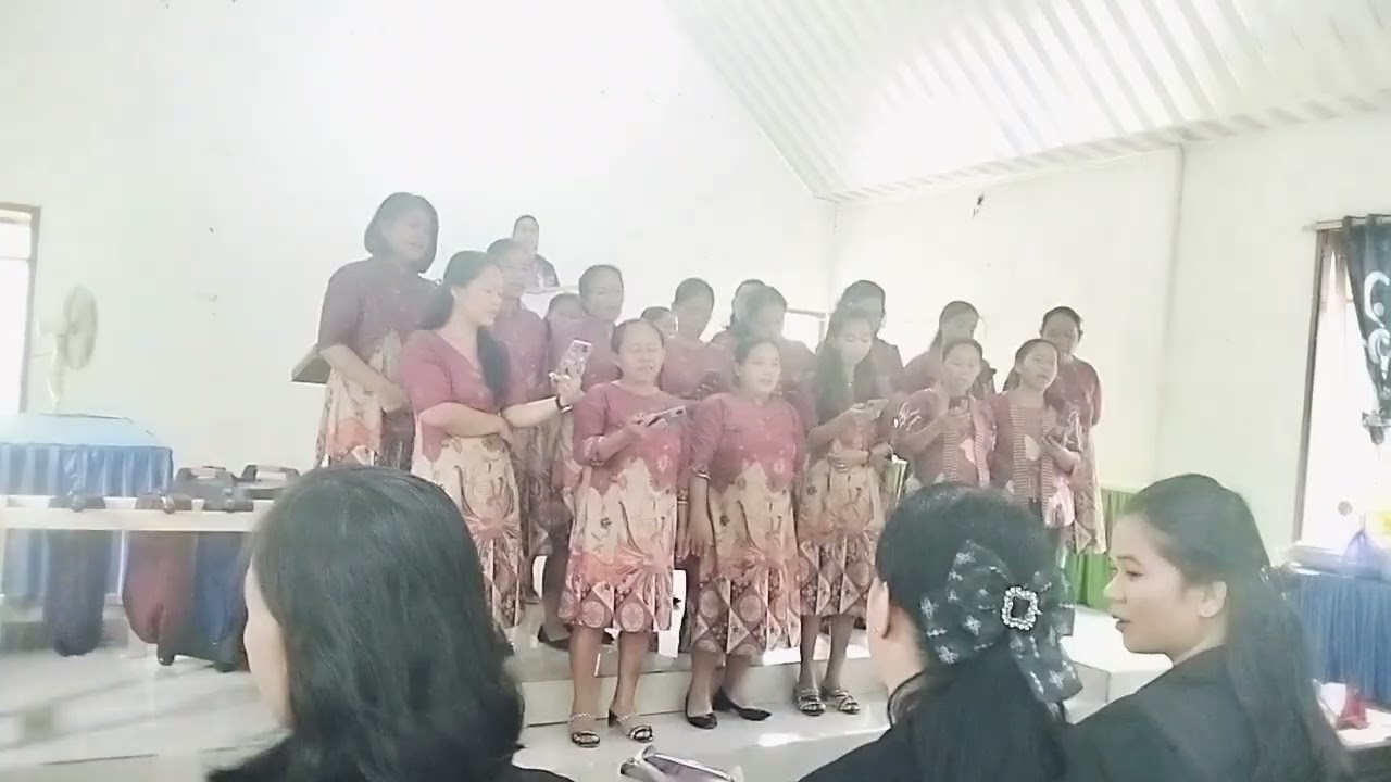Persembahan pujian Jemaat Tamalea Tua 