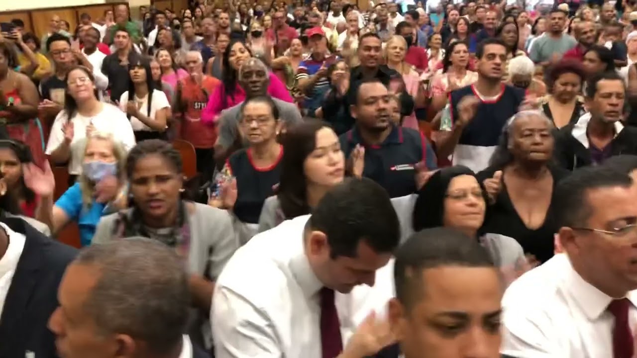 Crivella, Vai arrebentar, Universal, Piabetá