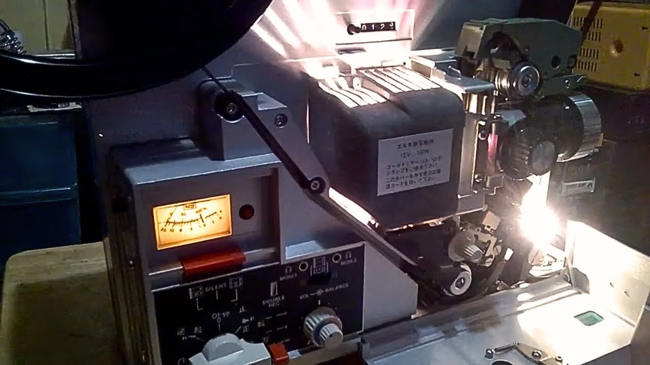 Elmo ST-600D Movie Projector in Action &ndash; A Blast from the Past!