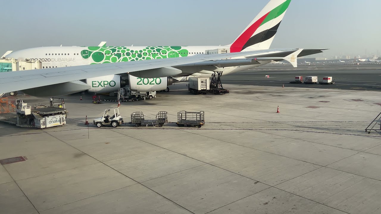 Takeoff from Dubai (OMDB)(DXB) | Emirate Airline B777 - 300ER | إقلاع من مطار دبي الدولي