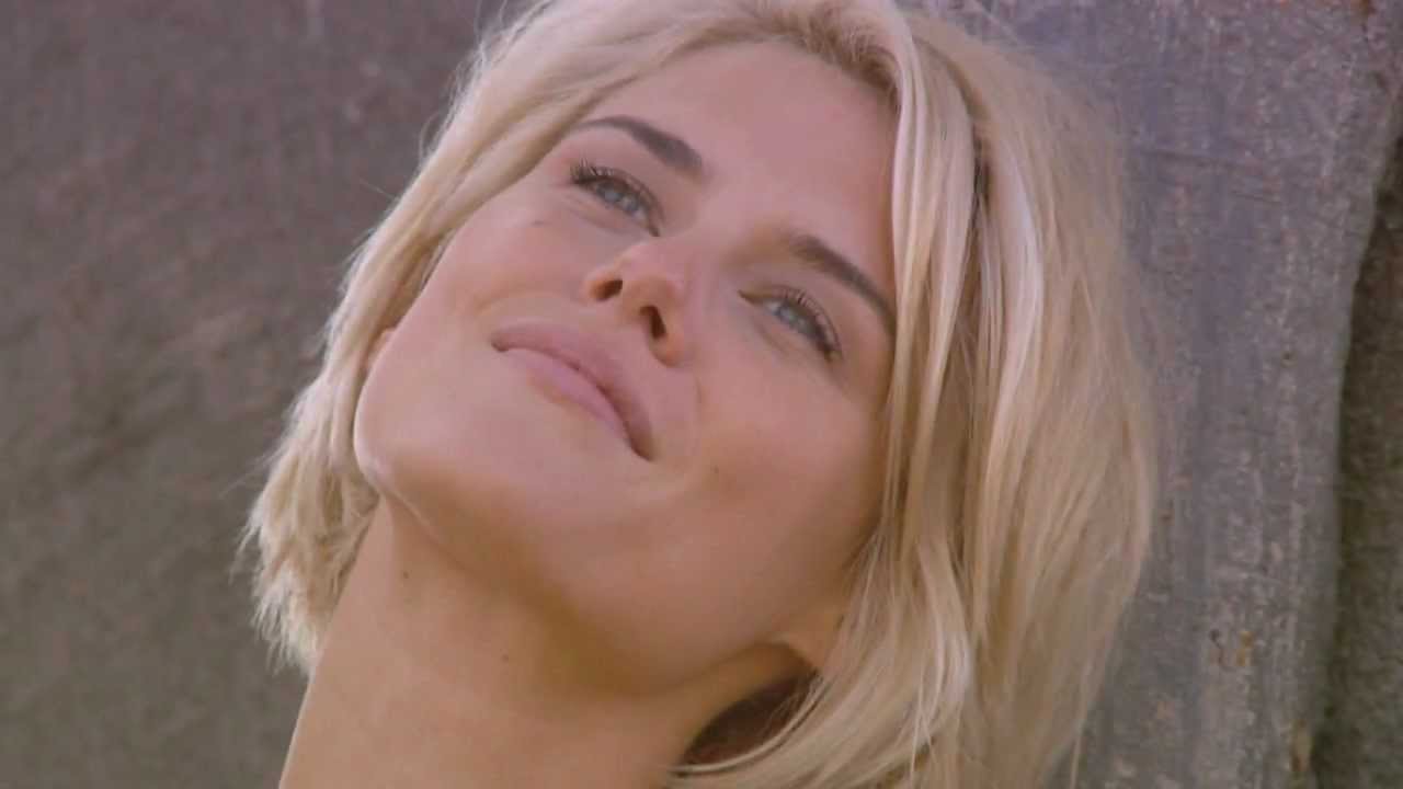 Merry Christmas from Rachael Taylor - Bonds Shoot