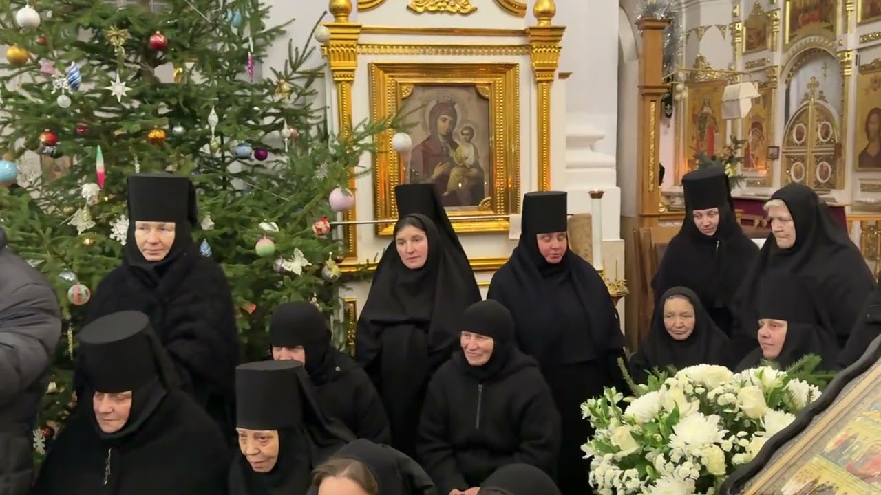 Колядує недільна школа Браїлівського монастиря.