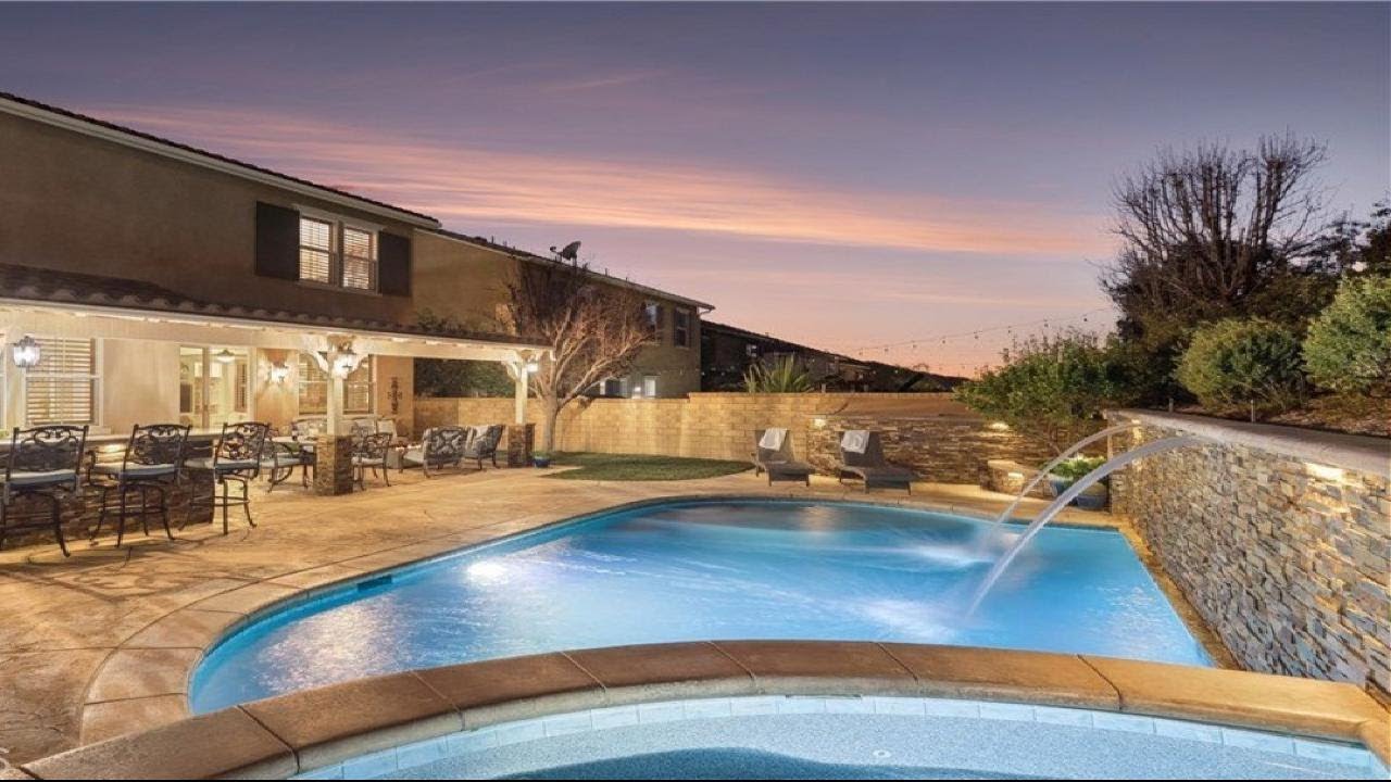22505 Breakwater, Saugus, CA Presented by Carry Brentner.