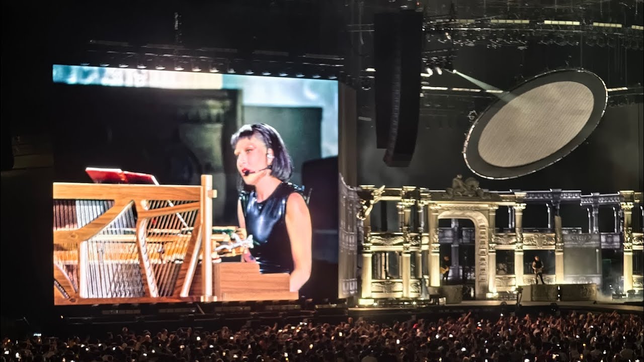 Lady Gaga - Always Remember Us This Way/Shallow/Vanish Into You (Last Show at Singapore May 24)