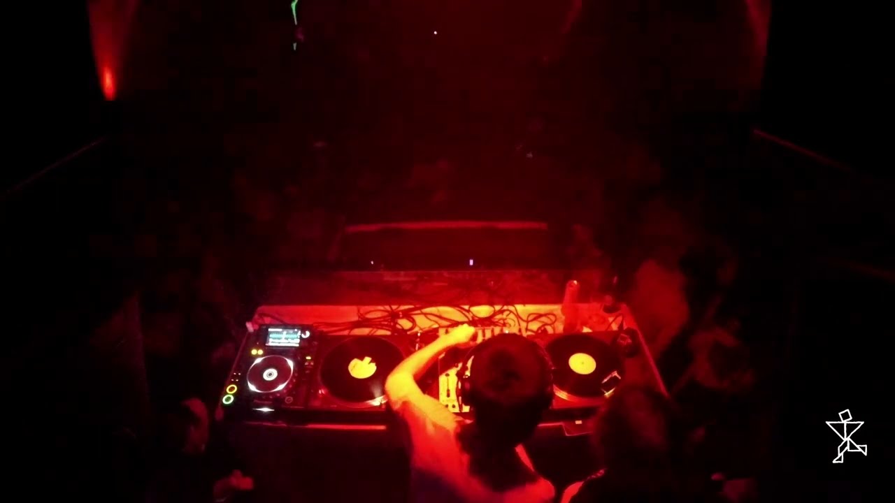 E110101 VINYL SET @ CODIGO CLUB // LEON GTO