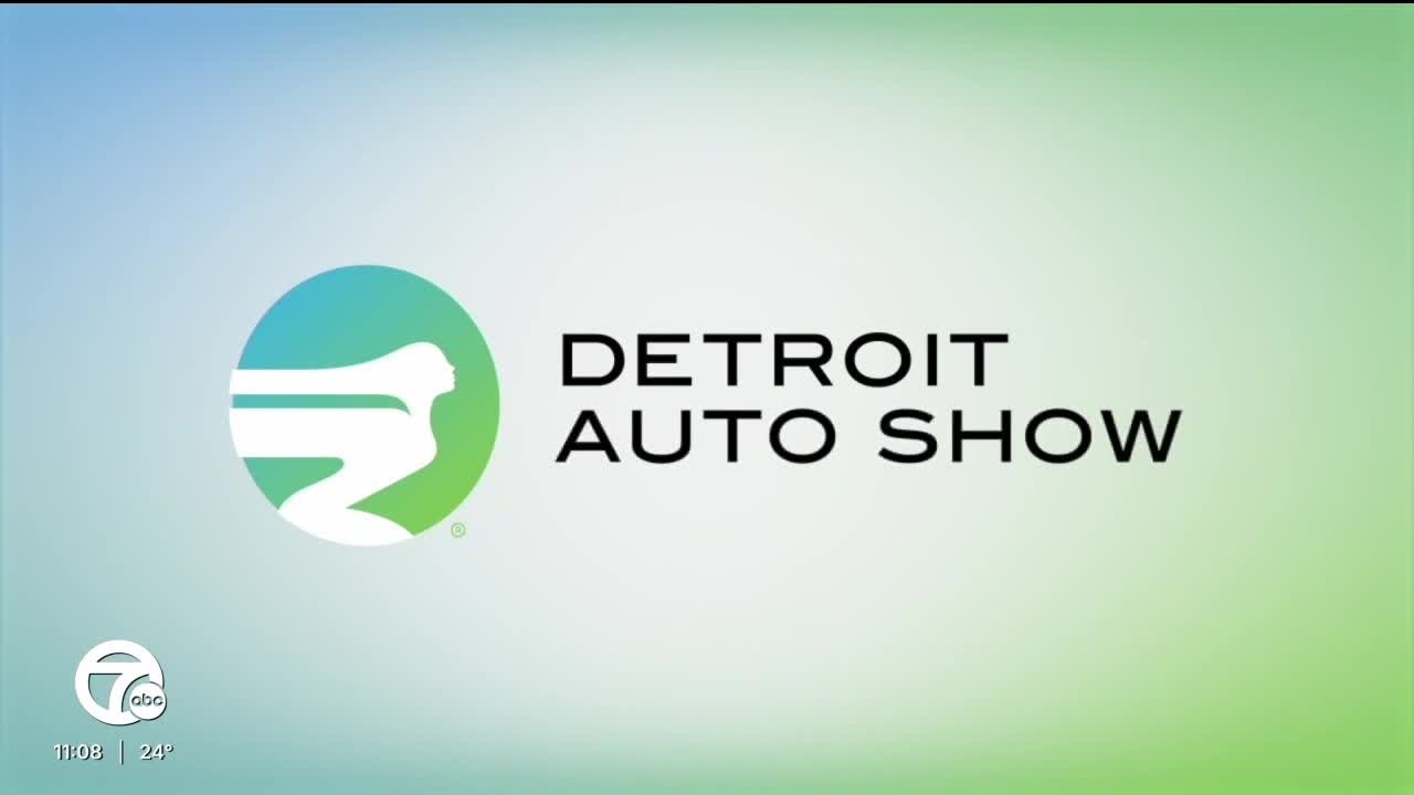 Detroit Auto Show officials celebrate Route 66 centennial with road trip