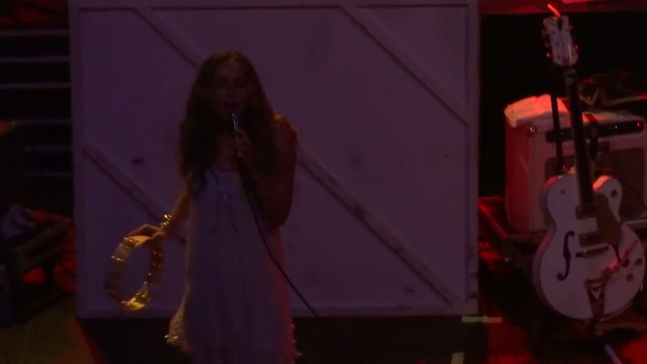 Zella Day - Fleetwood Mac / Rhiannon - Live - House of Blues - Dallas TX - July 23, 2016