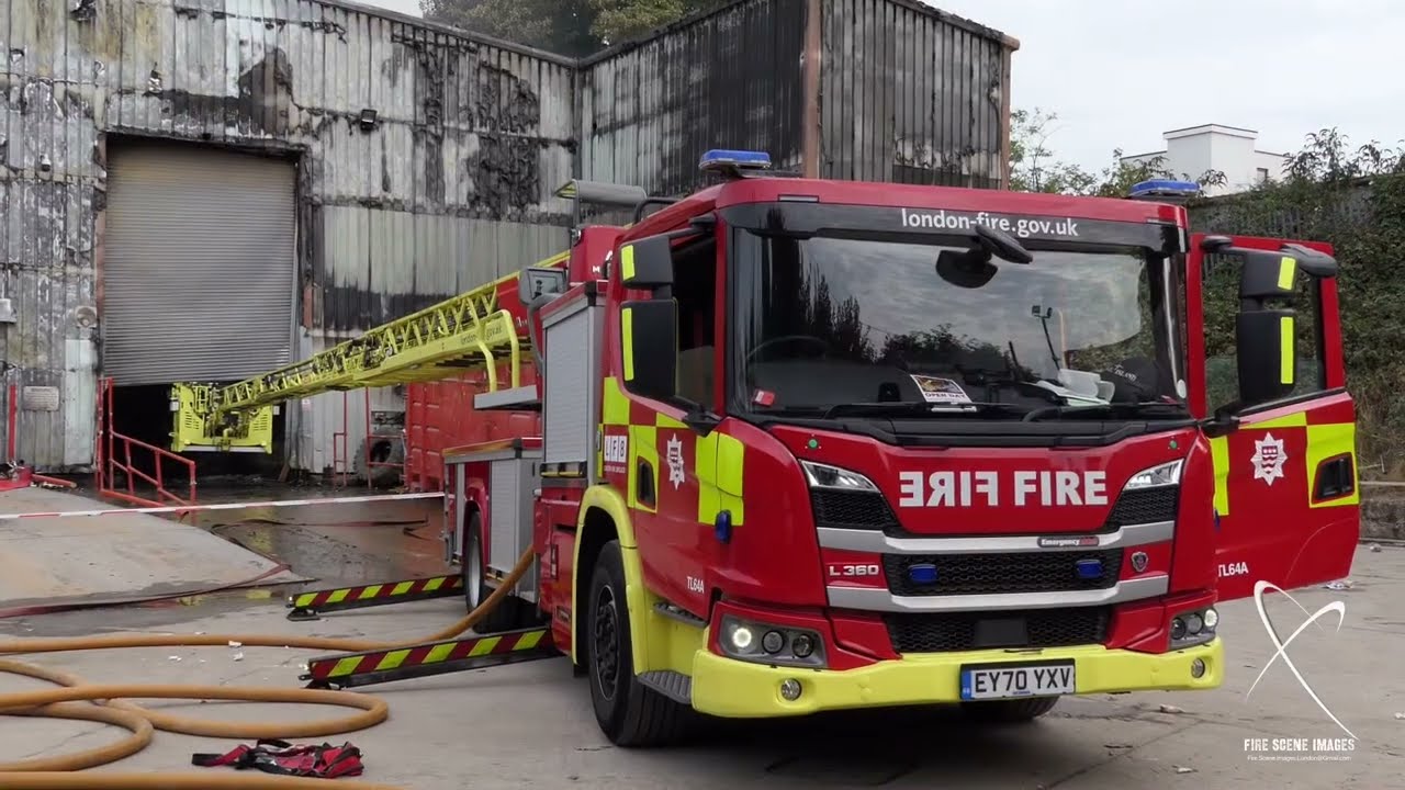 8/9/23 15 Fire Engine Attendance-Waste Transfer Unit🔥Partial Building Collapse. Shakespeare Rd SE24