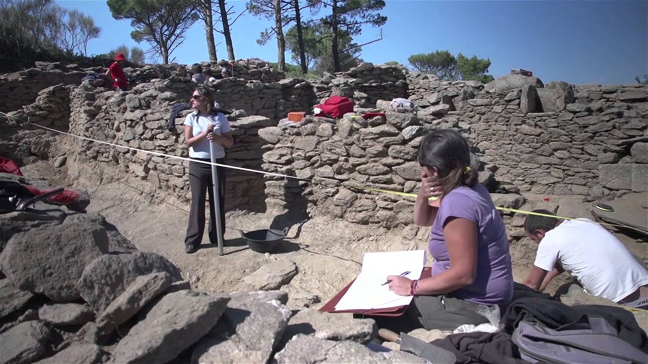 Excavacions al poble de Santa Creu de Rodes