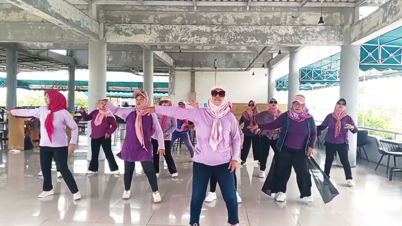 Seperti mati lampu(Korea) linedance choreo Sry Marah demo by New tugu dance purwokerto 