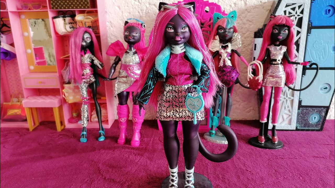 Monster High Hauntlywood Mysteries Catty Noir Doll Review and Unboxing 