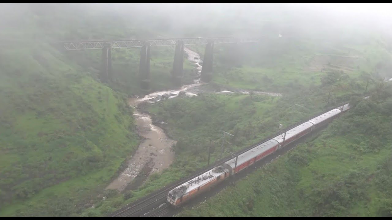 SIMPLY UNBELIEVABLE - Divine View Of Trains Under Clouds At Magical Kasara Ghats In Monsoon !!!!!!!!
