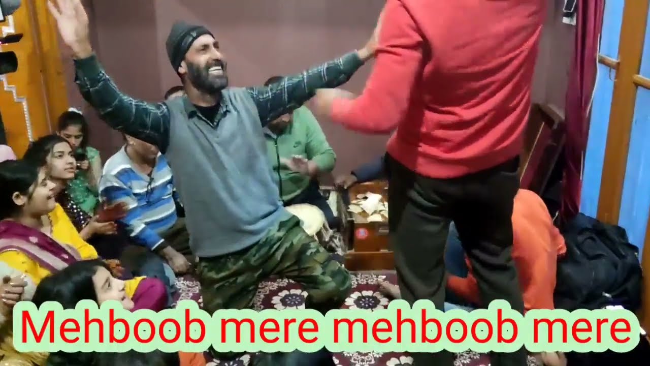 Mehboob mere Mehboob mere// mehfil at Doda //Singer Farooq g// #paharidance #mukeshsuperhitsongs