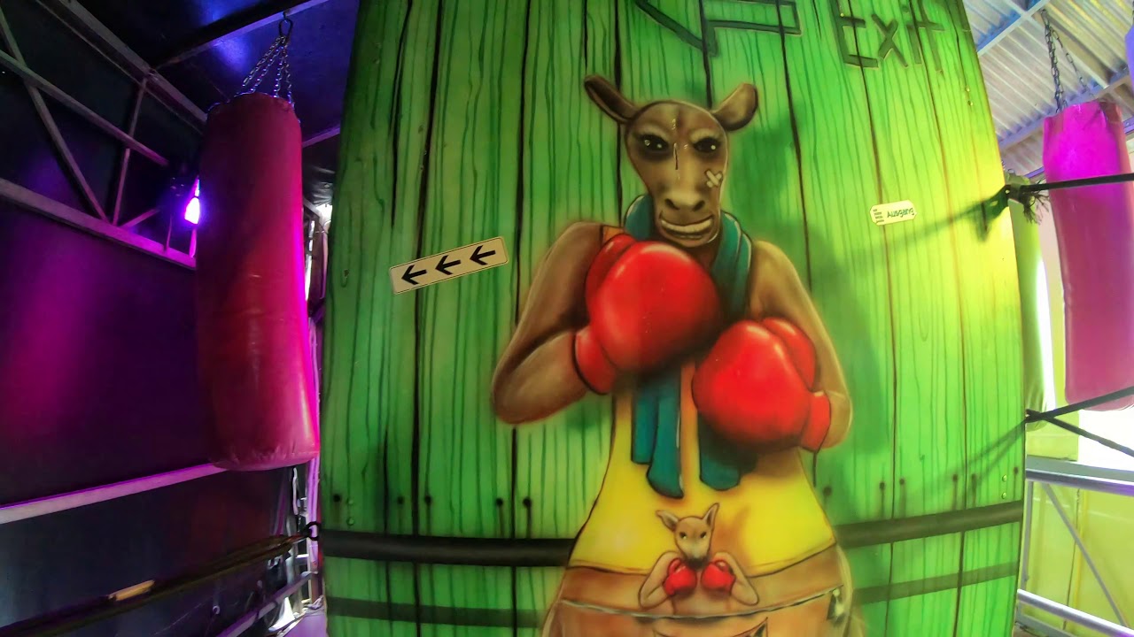Kirmes Fahrgeschäft Crazy Outback Laufgeschäft Volksfest Nürnberg 2019 POV