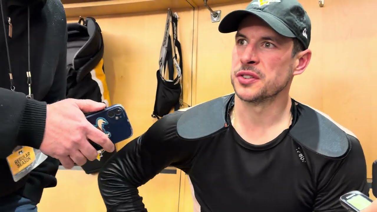 Сидни Кросби из «Питтсбург Пингвинз» после поражения от «Монреаль Канадиенс» со счетом 4:2