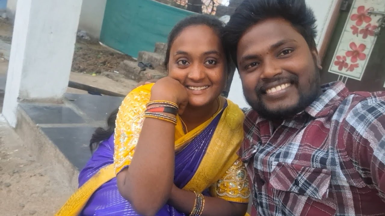 జనవరి ఫస్ట్ కి తీసుకున్న చీర ఎలా ఉందో చెప్పండి అలానే పిల్ల కూడా కొత్త బట్టలు వేసాను