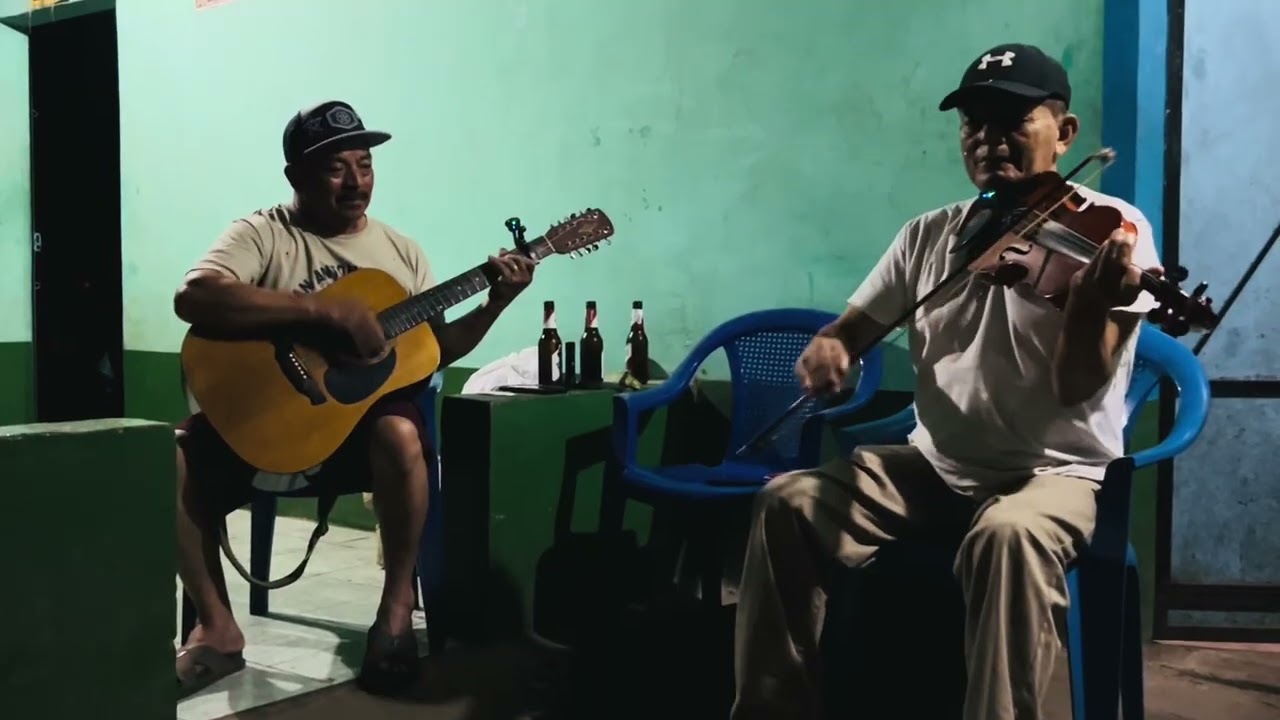Los dos tíos. Cantando un corrido. Violines 🎻 