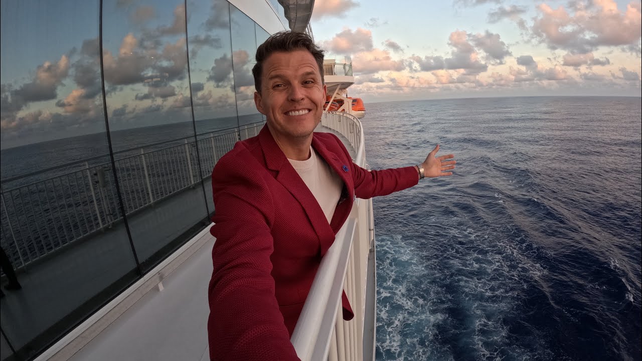 Cruise Director Vlog - Deal or No Deal and Closing Night - Sea Day 2 May 5th, 2023