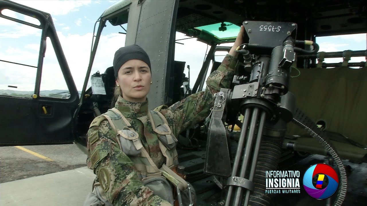 Primera mujer del Ejército Nacional en volar un helicóptero UH 1N