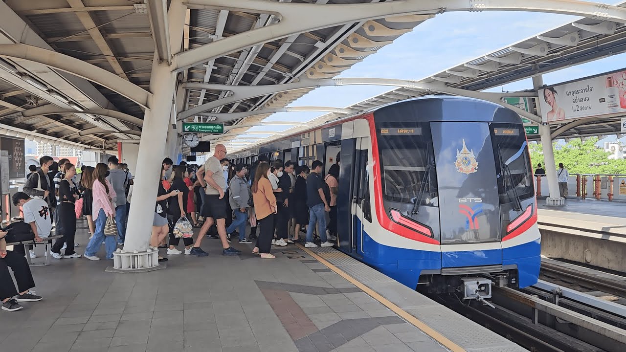 ฺฺBTS สถานีหมอชิต เวลาเร่งด่วนช่วงสายๆ | BTS Mochit during late morning
