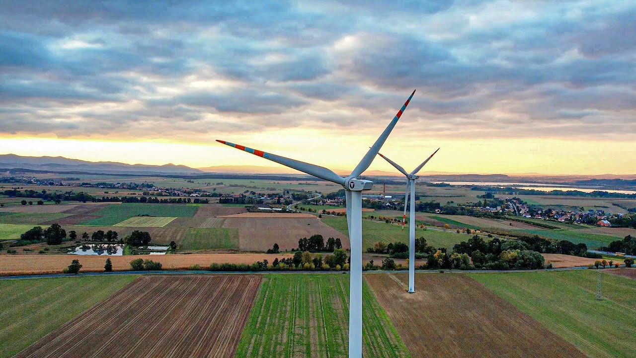 Wiatraki koło Paczkowa / Windmills near Paczków - 4k #axxonpl