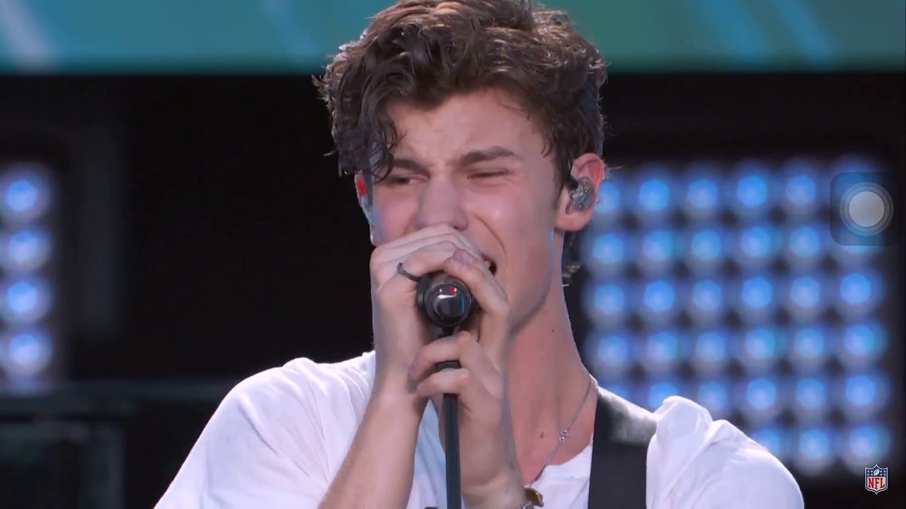 Shawn mendes performing at the NFL kickoff 2018 ( TNHMB & use somebody/ treat you better )
