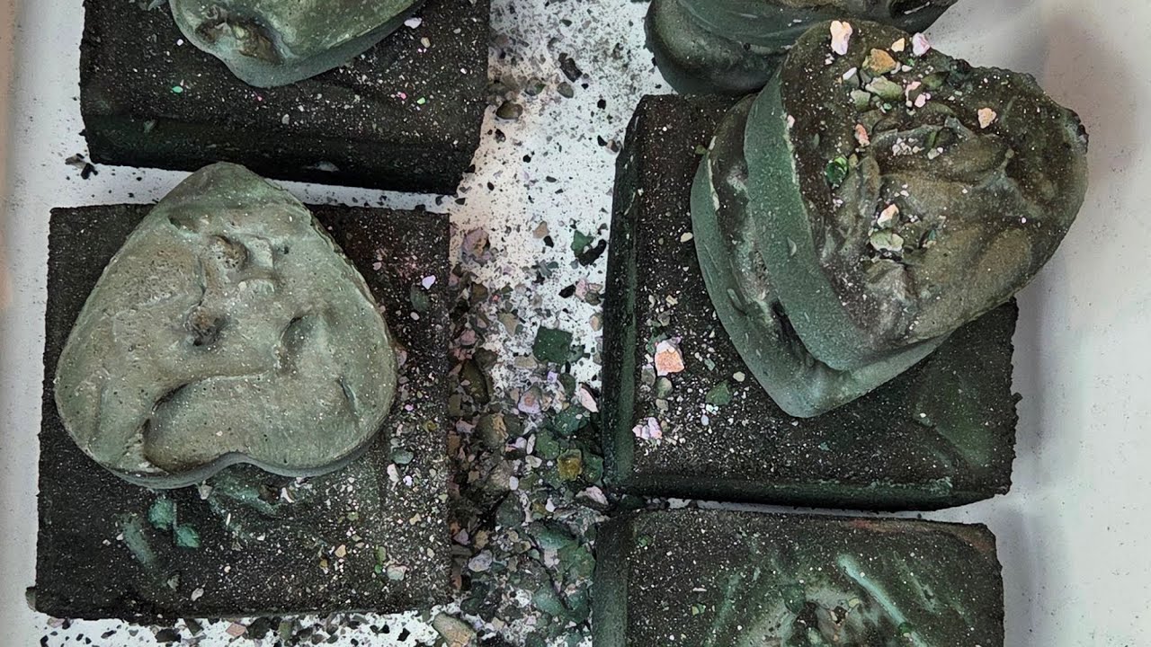 Blackish Delights | ASMR Gym Chalk