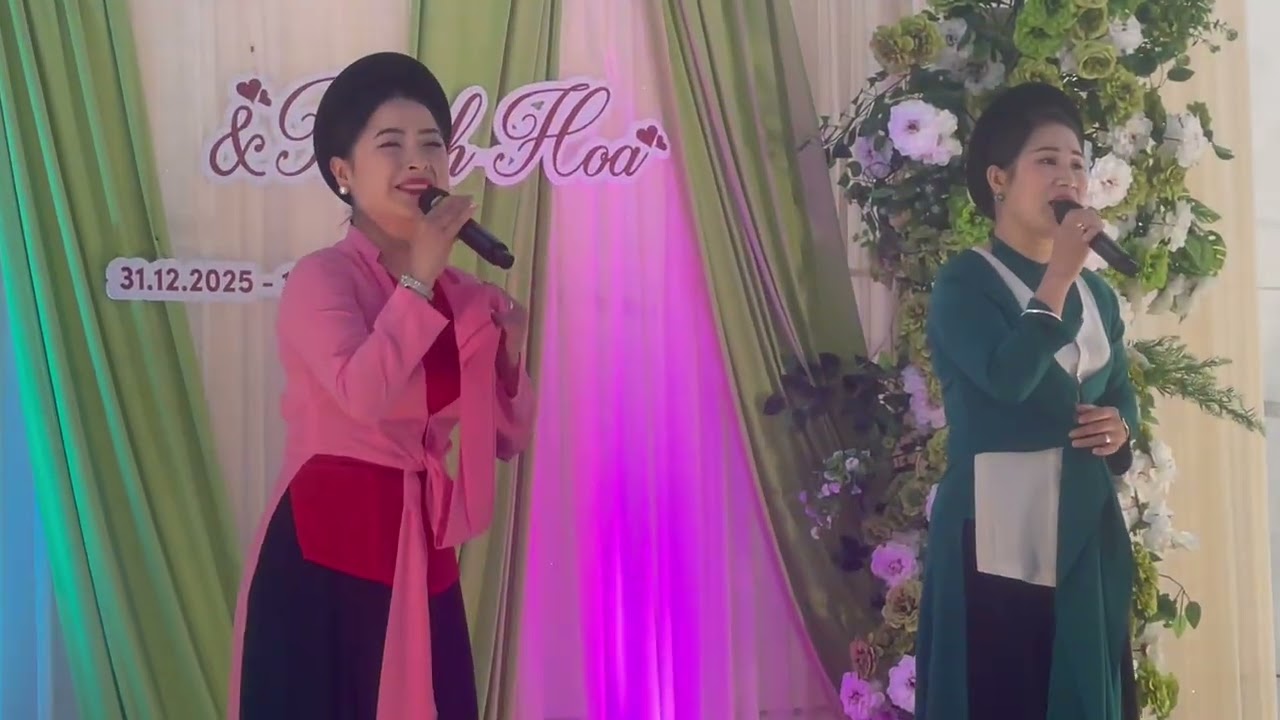 Khang hoàng chúc mừng Đàm Tuấn 