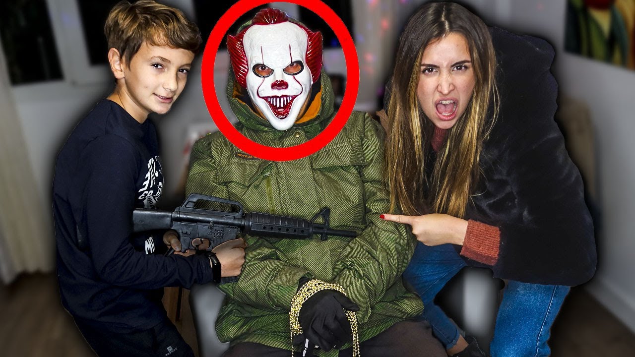 HE CAPTURADO AL PAYASO VECINO CON LA AYUDA DE ESTA CHICO!!